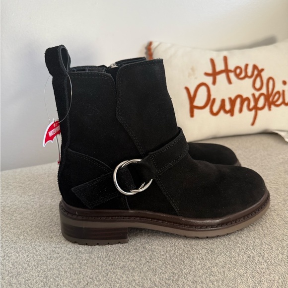 New BLONDO Rorie Ankle Bootie Black Suede Moto Lug Sole Waterproof 6 and 6.5 - Picture 1 of 9